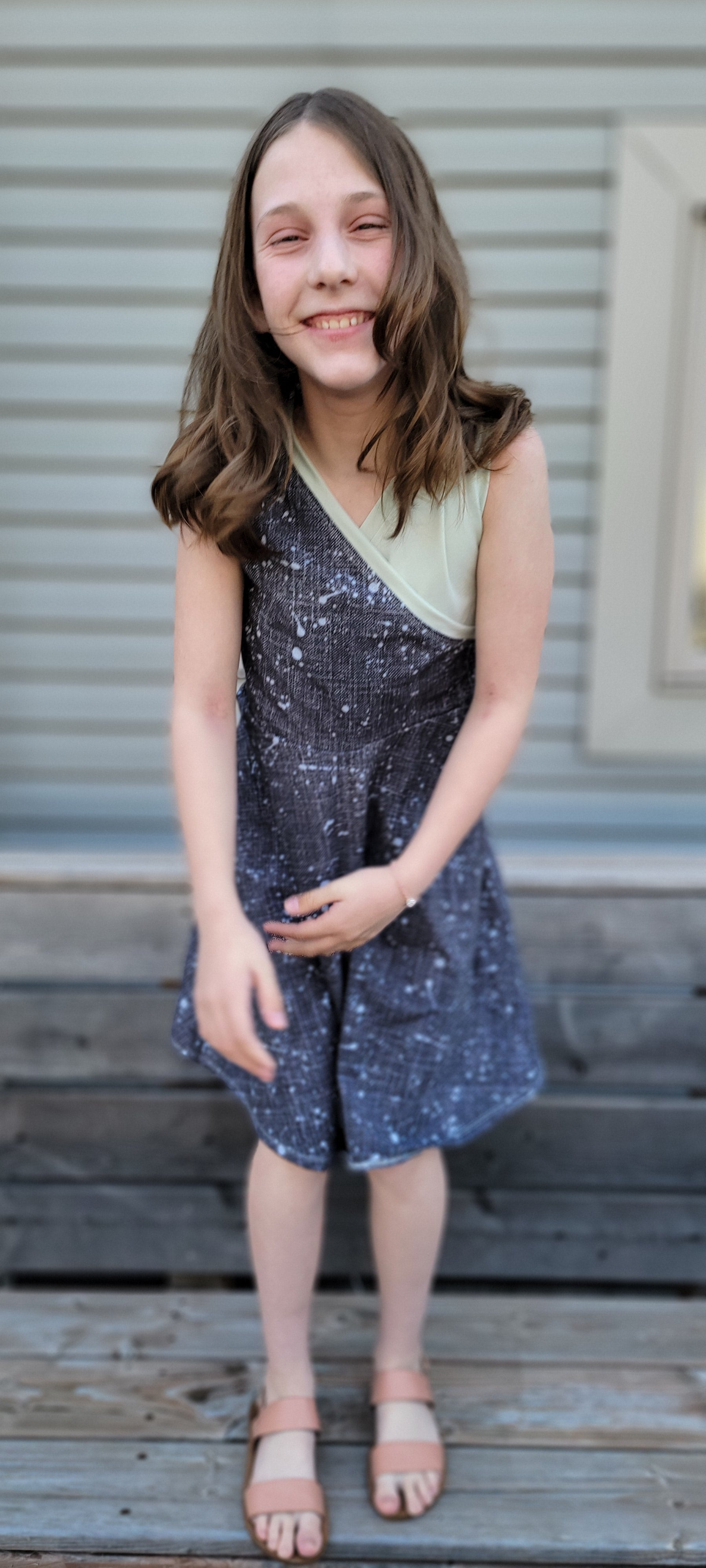 Faux Wrap Tres belle dress sewing pattern by Ellie and Mac Patterns
splatter linen and sage green cotton lycra knit fabric.