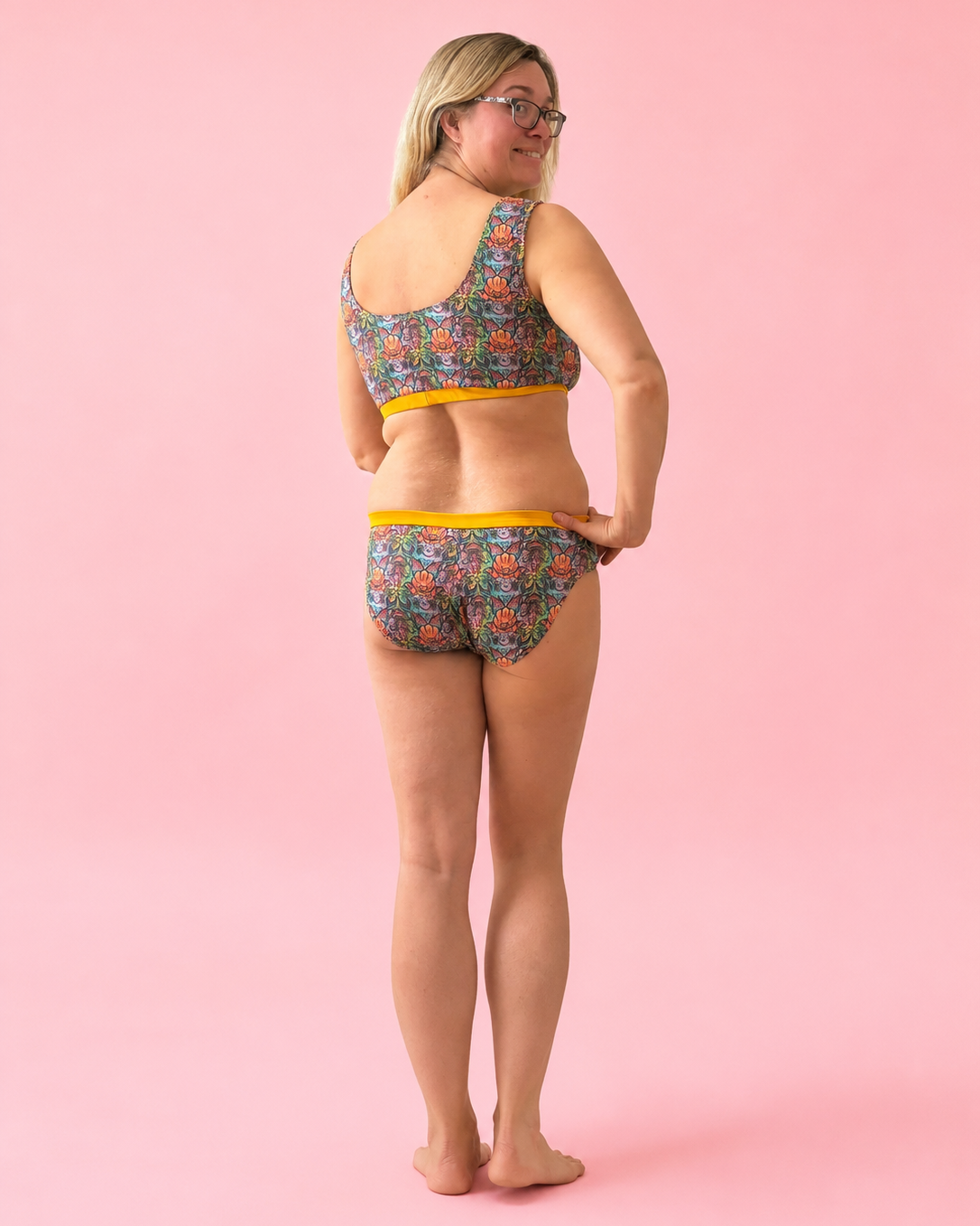 Modest bikini and low rise bikini bottoms sewing pattern by Ellie and Mac PDF sewing patterns. Sizes xxs - 6xl included. Projector file, A0 file, A4 print file, Letter print file, video sew along tutorial, color photo step-by-step instructions, and fit alteration instructions included.
