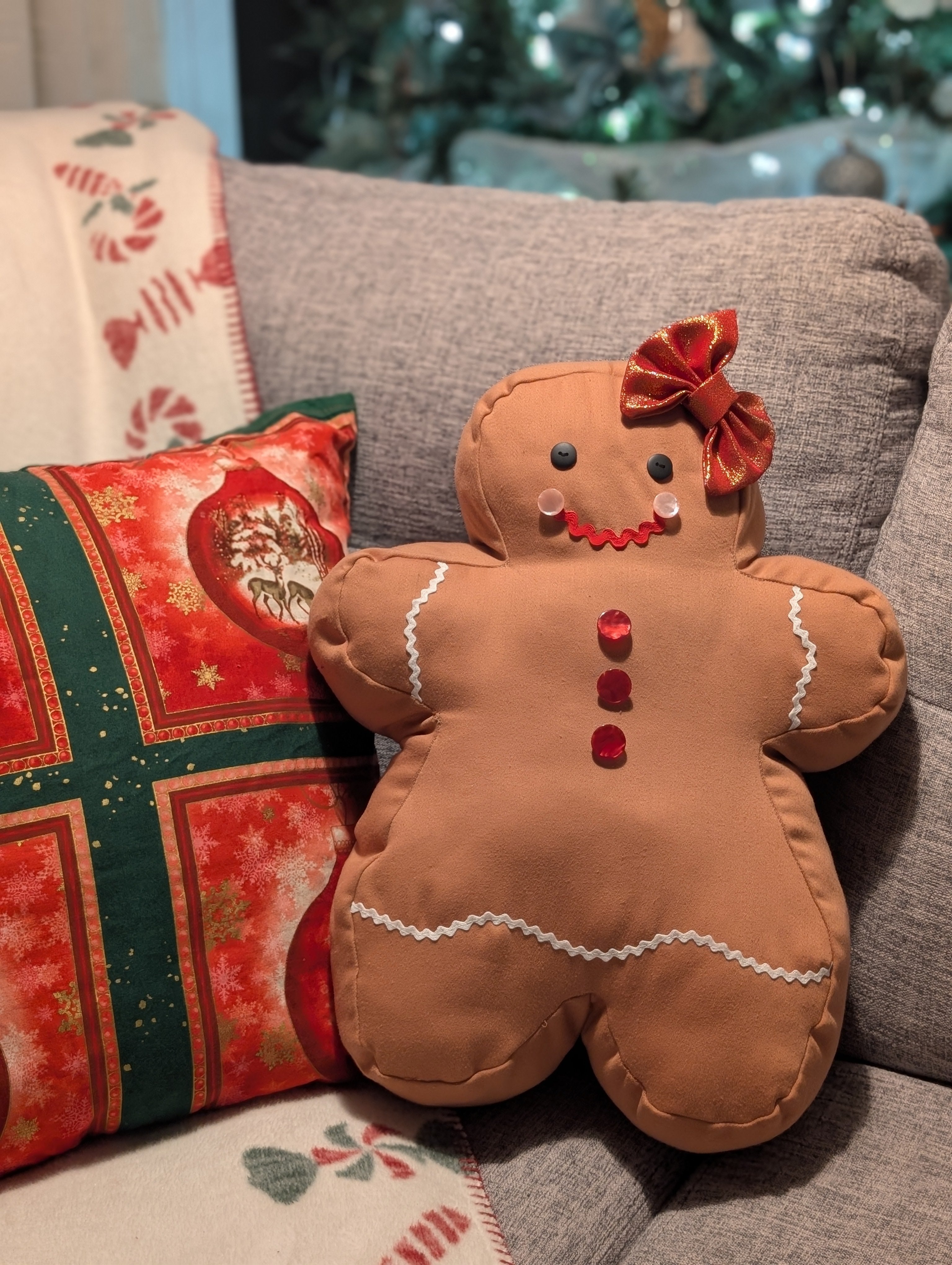 Jolly Gingerbread People Pillow Sewing Pattern