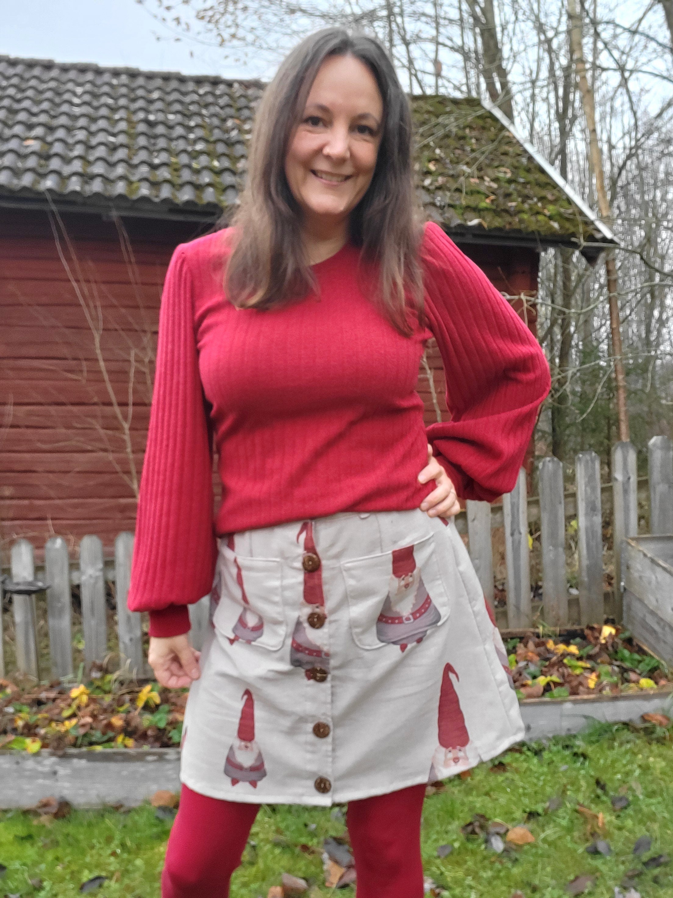 Bishop sleeve sewing pattern by Ellie and Mac Sewing Patterns in ribbed sweater knit fabric. Easy PDF sewing patterns. Video Tutorial and projector file included.