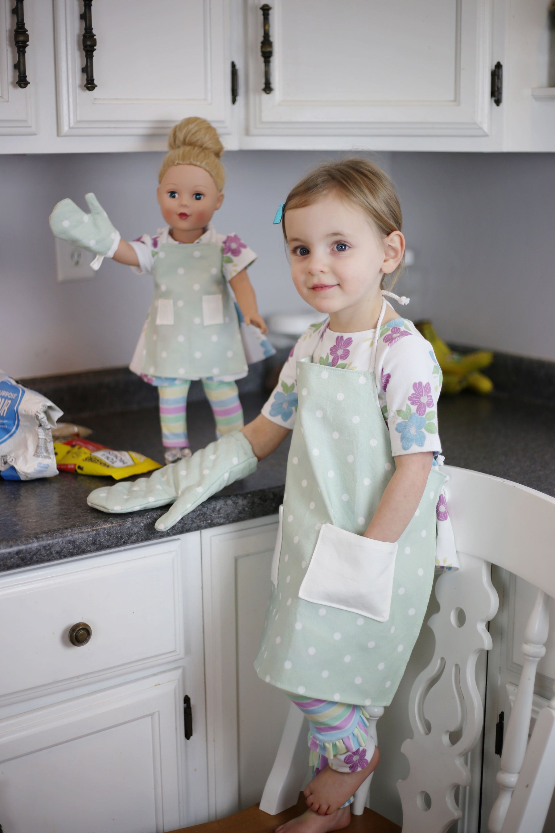 Baking Fun Pattern: Apron & Oven Mitt