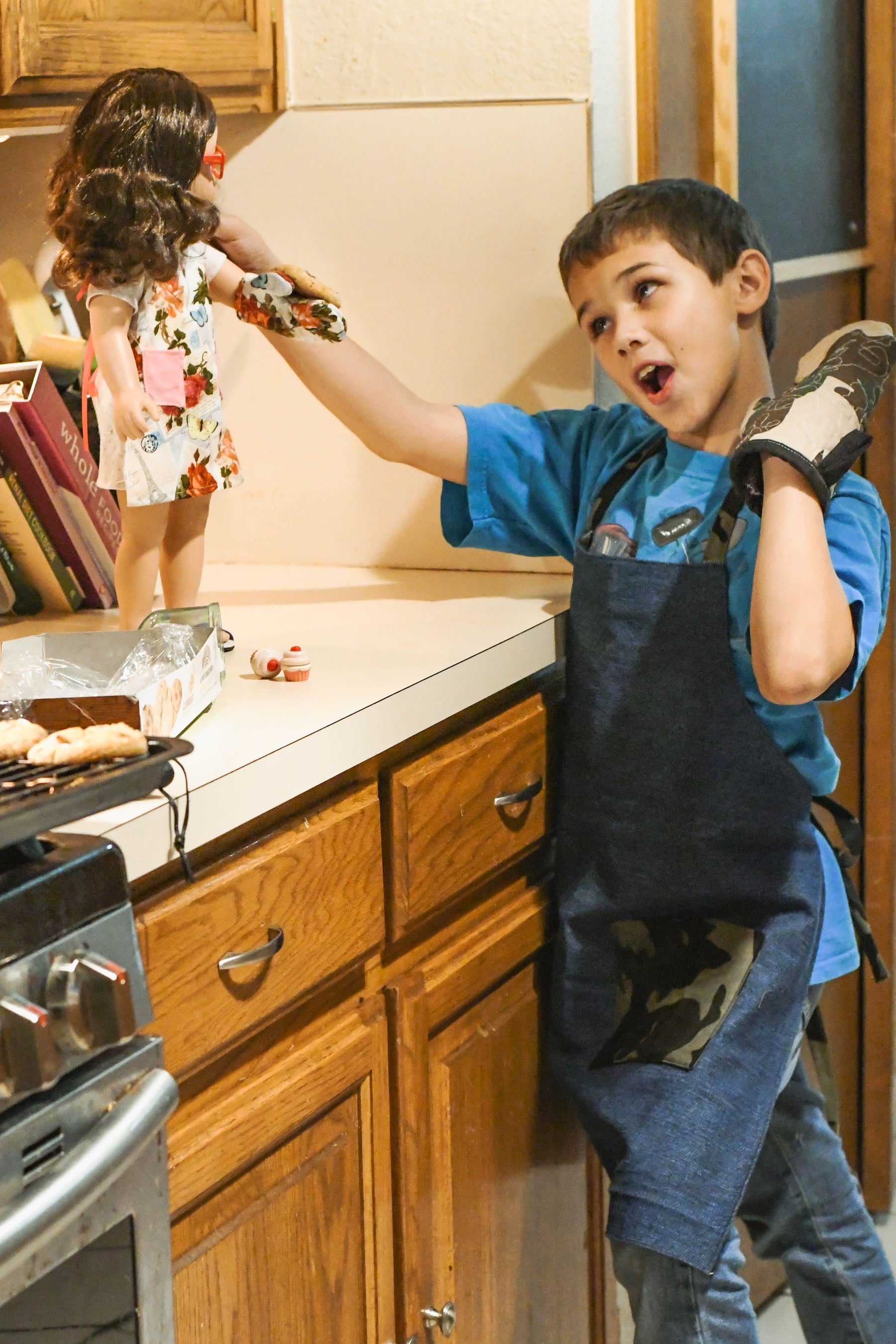 Baking Fun Pattern: Apron & Oven Mitt