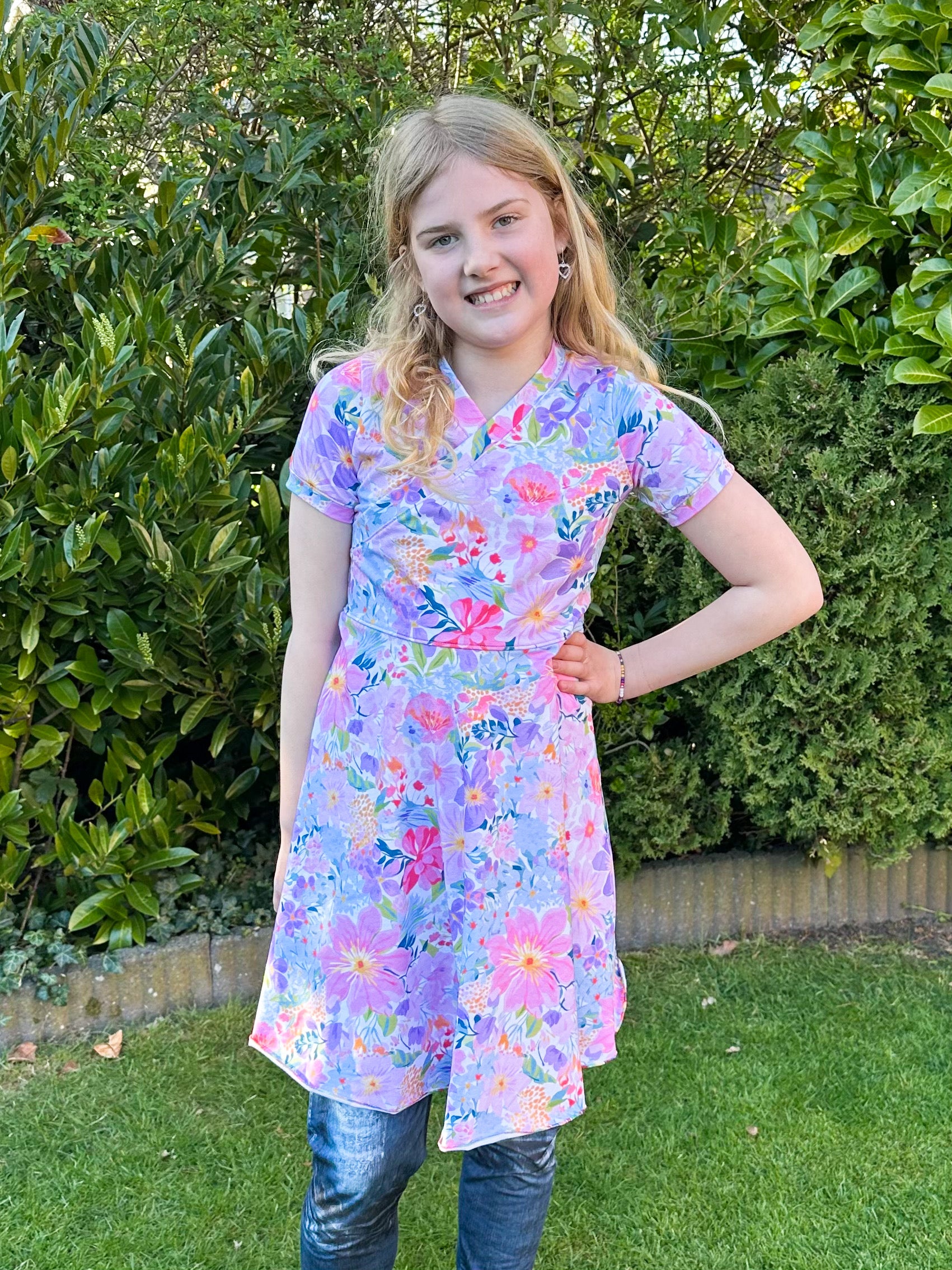 Floral Cotton lycra fabric in the Tres Belle Dress sewing pattern by Ellie and Mac Patterns. Easy for beginners. A0 A4 Letter and Projector files with sew along video tutorial.

floral cotton lycra knit fabric.