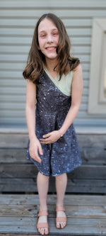 Faux Wrap Tres belle dress sewing pattern by Ellie and Mac Patterns

splatter linen and sage green cotton lycra knit fabric.