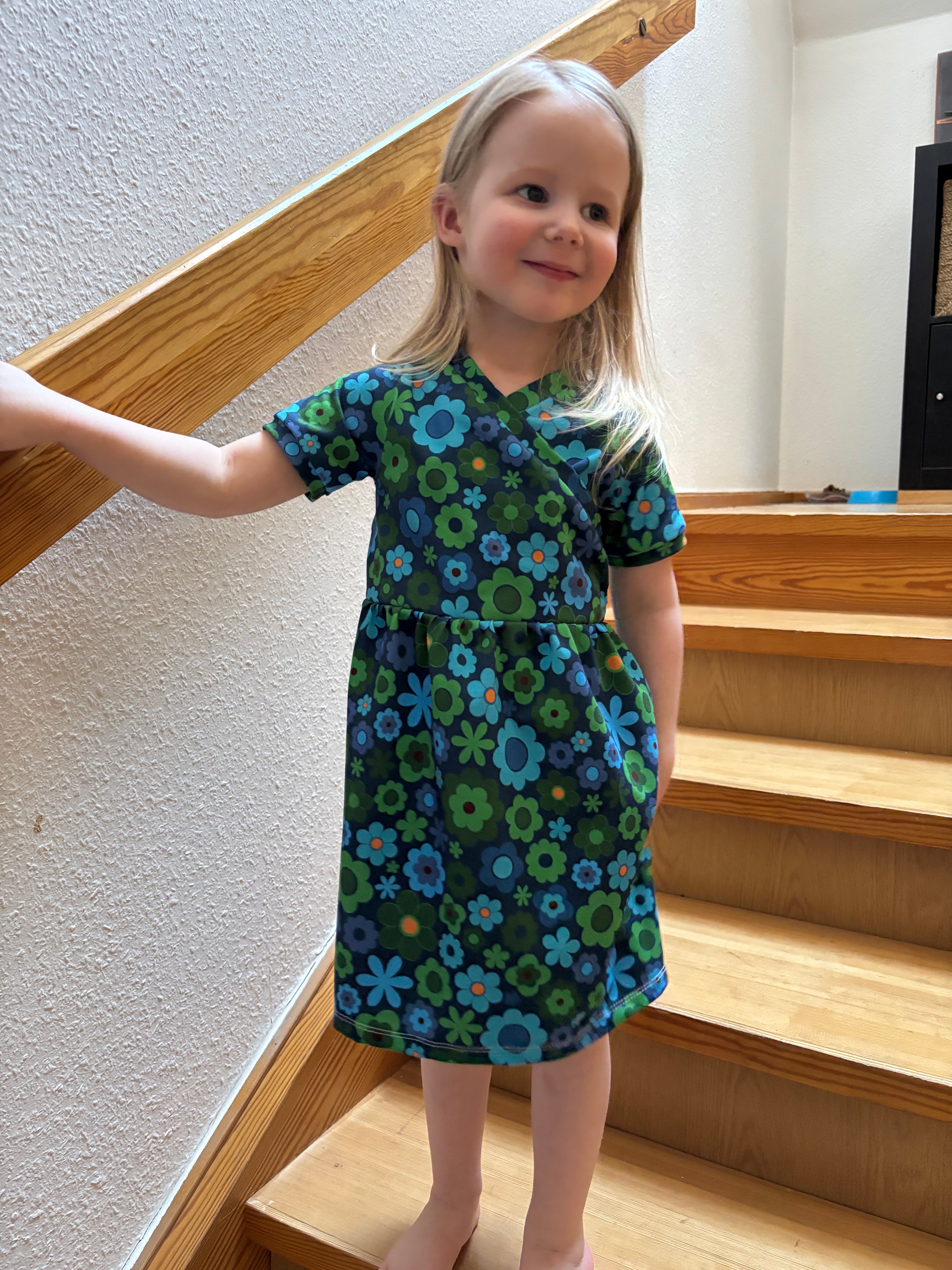 Cute floral retro fabric print dress for kids. Easy sewing pattern. 