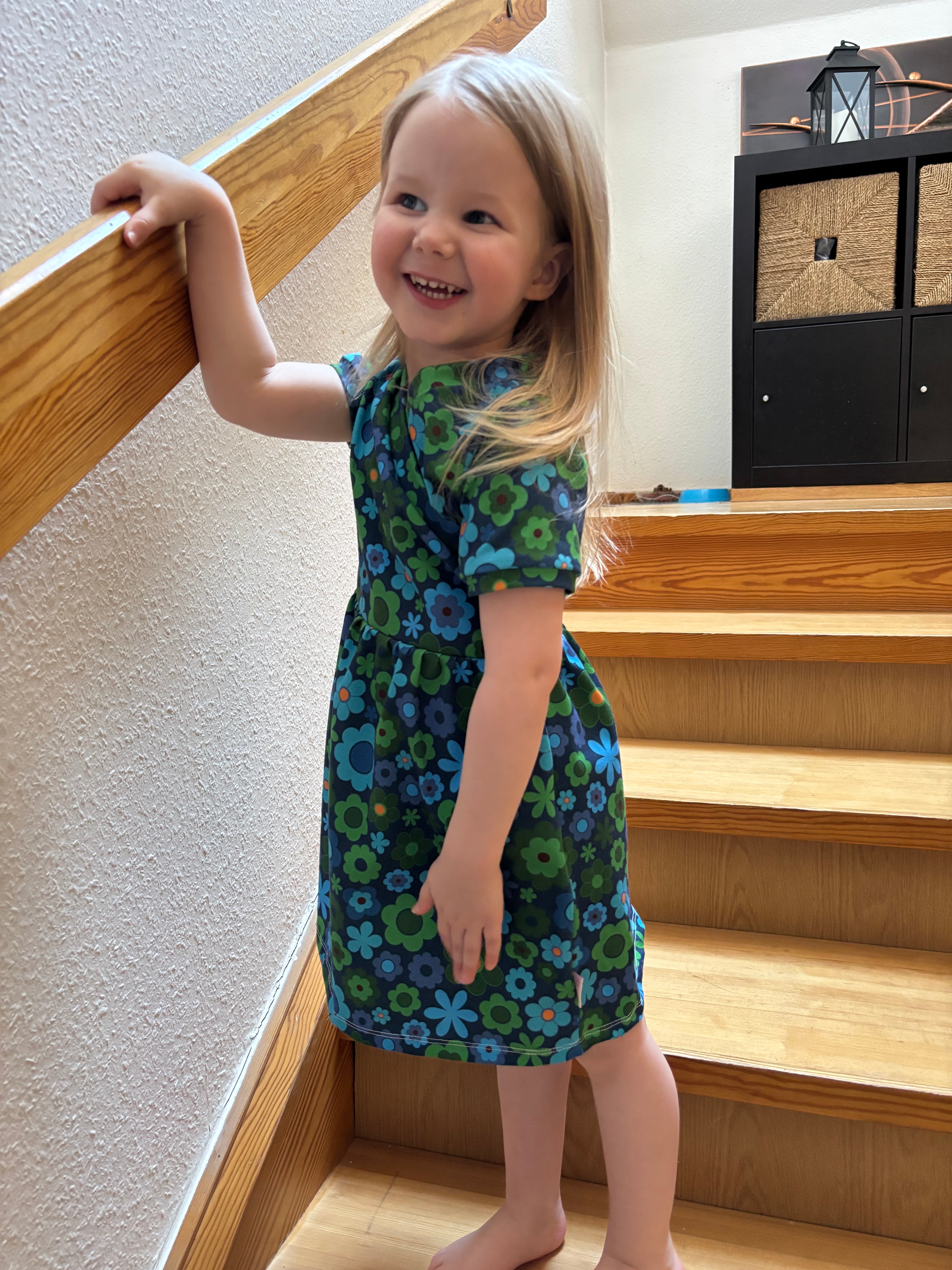 Tres belle sewing pattern for kids. Dress pdf pattern. DIY dress. Knit fabric pattern.
