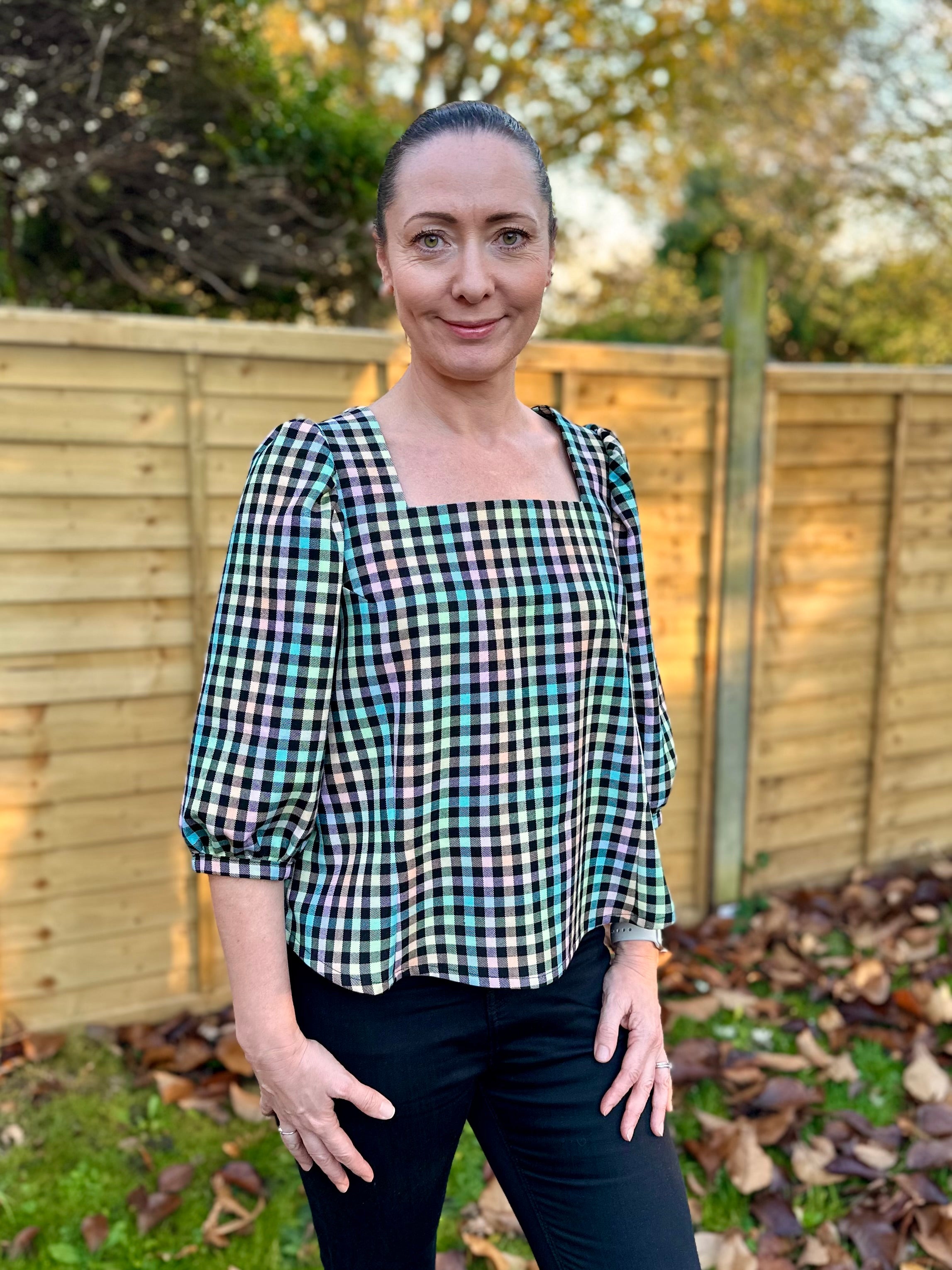 Timeless square neck blouse in breathable woven fabric