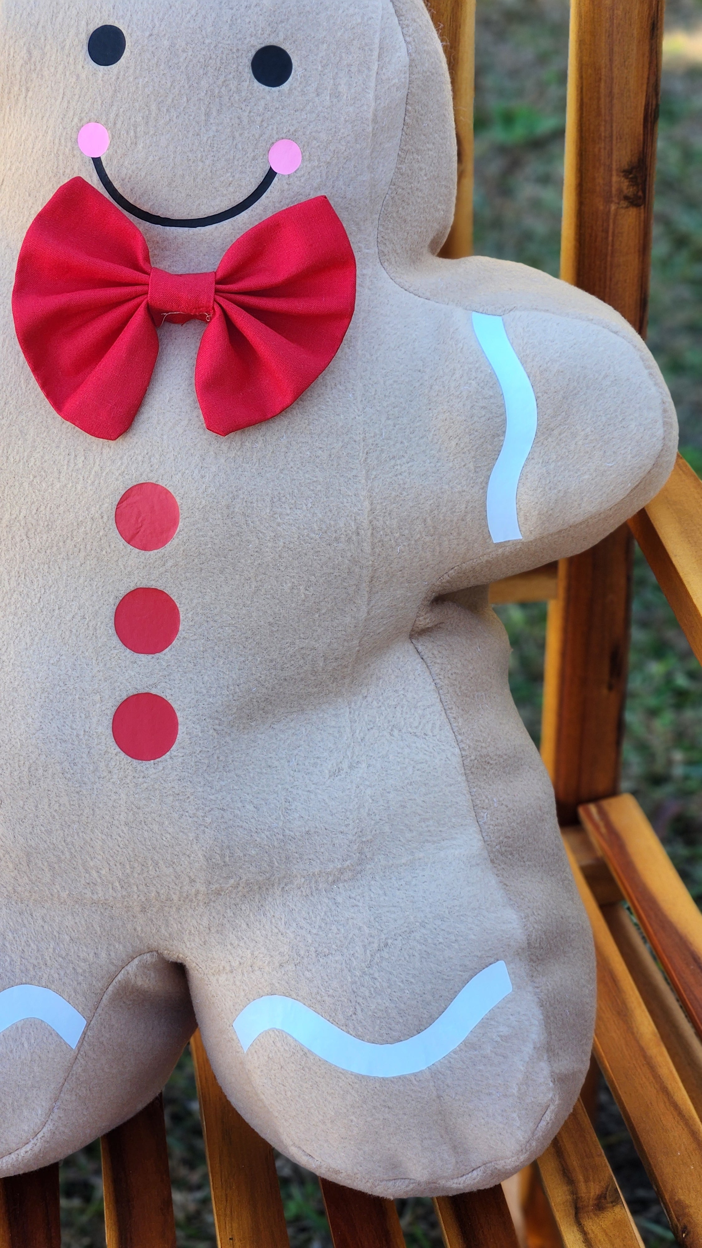Gingerbread Man pillow icing and decorative stitching detail from the sewing pattern.
