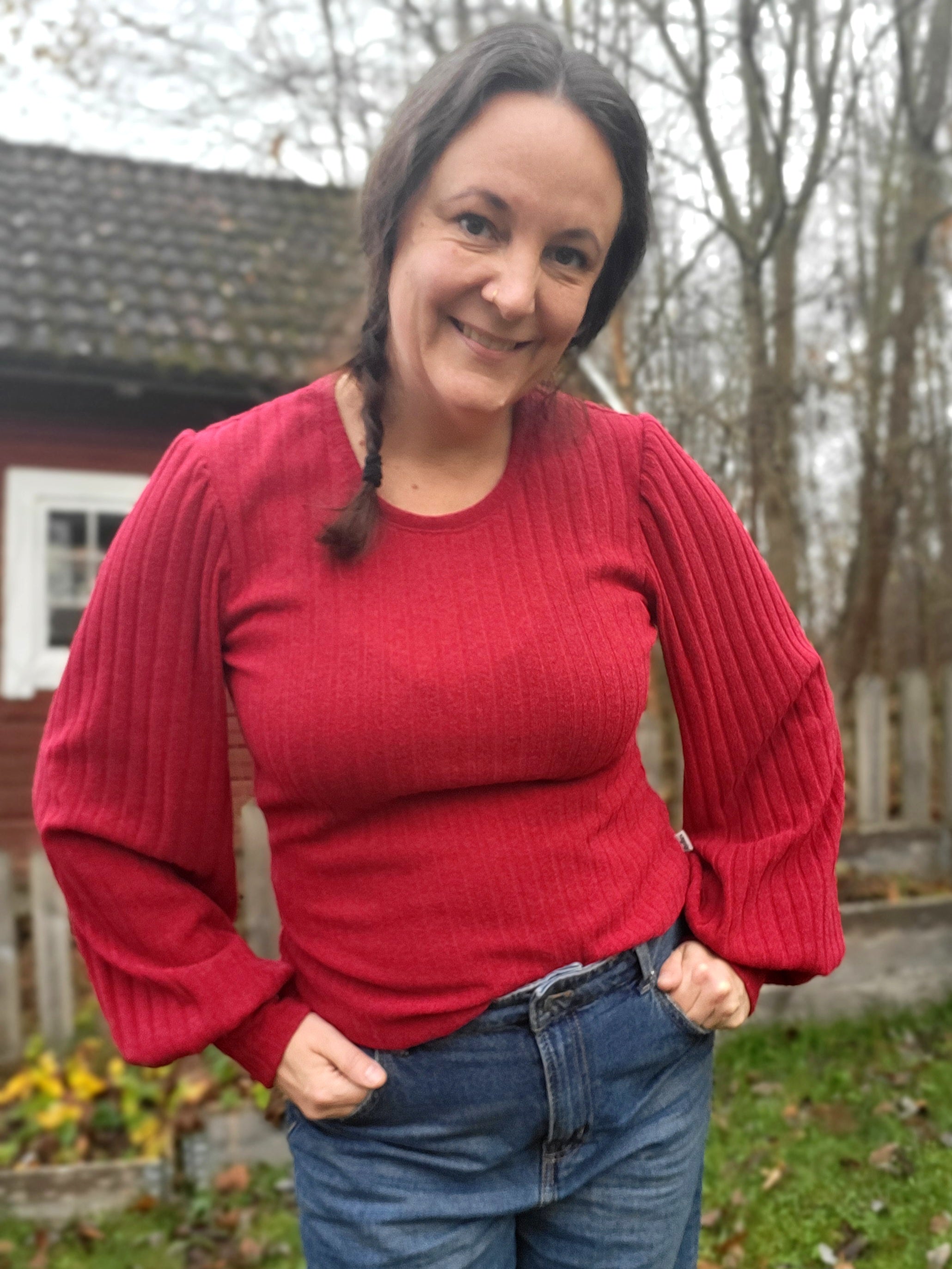 Bishop sleeve sewing pattern by Ellie and Mac Sewing Patterns in ribbed sweater knit fabric. Easy PDF sewing patterns. Video Tutorial and projector file included.
