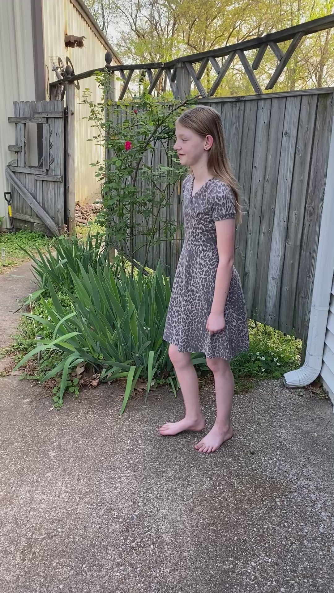 Tres Belle Dress kids sewing pattern by Ellie and Mac sewing patterns. Easy pdf pattern for beginners. Knit fabric. 

Dress in cheetah print fabric.