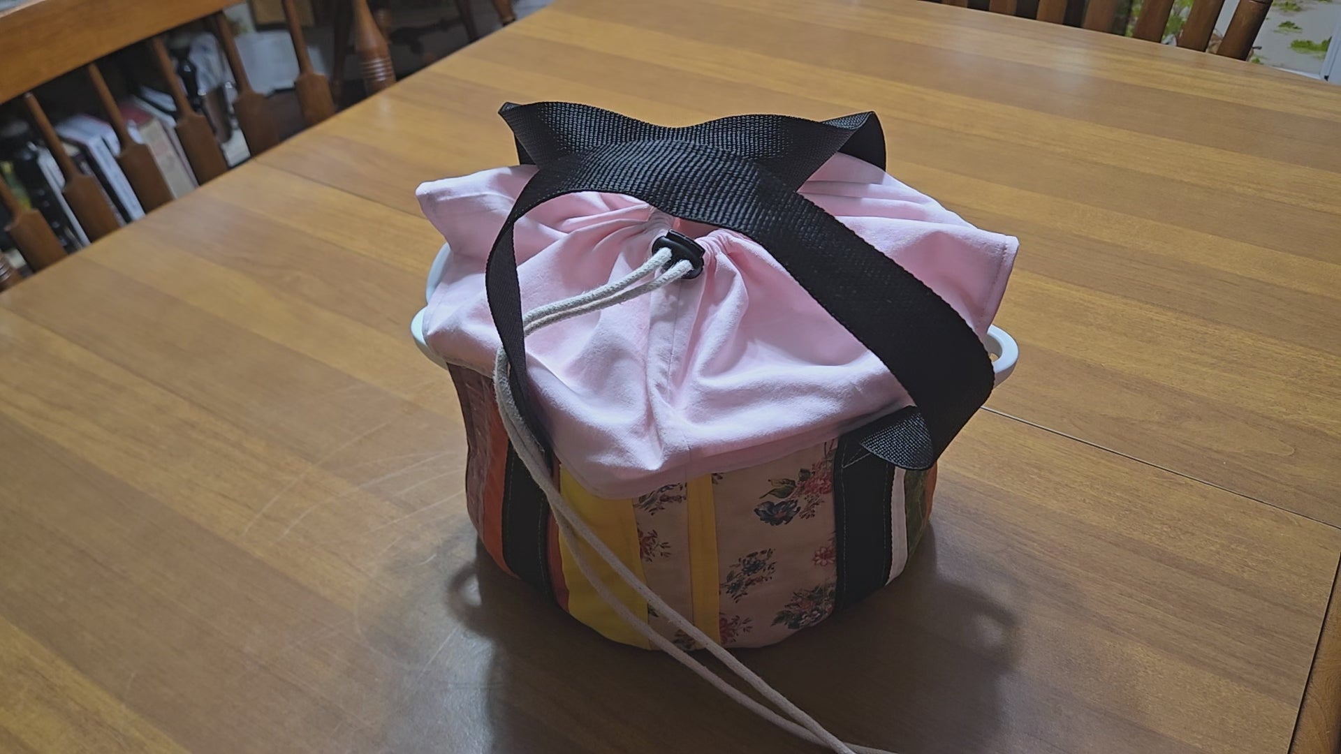 This carrier was made using the warm and cozy slow cooker carrier pattern by Ellie and Mac sewing patterns.