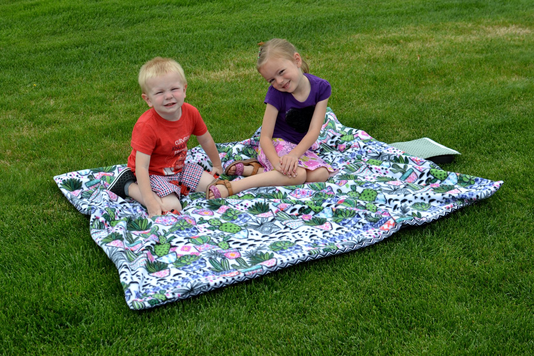 Picnic Blanket Tote Pattern - Ellie and Mac, Digital (PDF) Sewing Patterns | USA, Canada, UK, Australia