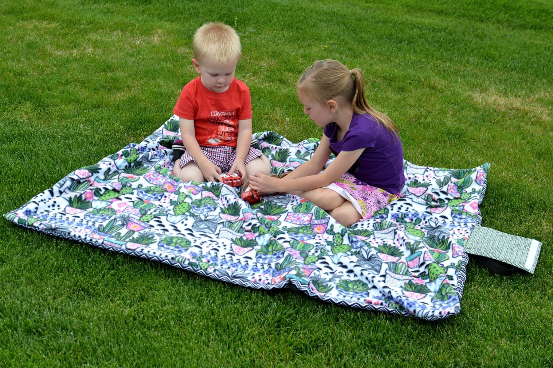 Picnic Blanket Tote Pattern - Ellie and Mac, Digital (PDF) Sewing Patterns | USA, Canada, UK, Australia