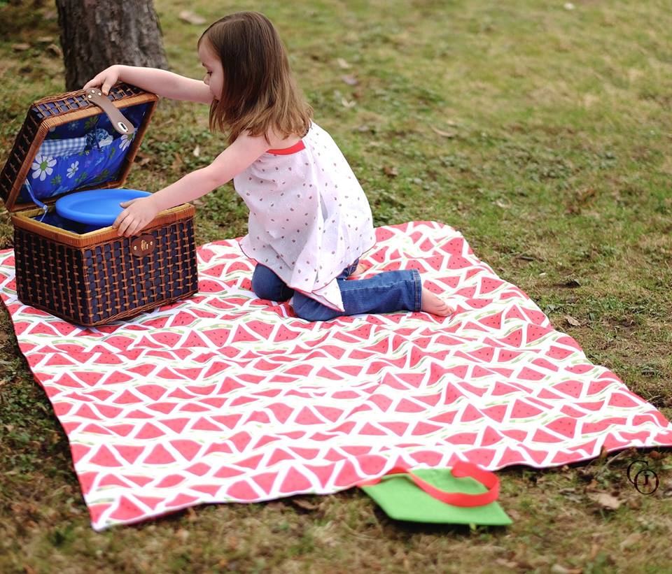 Picnic Blanket Tote Pattern - Ellie and Mac, Digital (PDF) Sewing Patterns | USA, Canada, UK, Australia