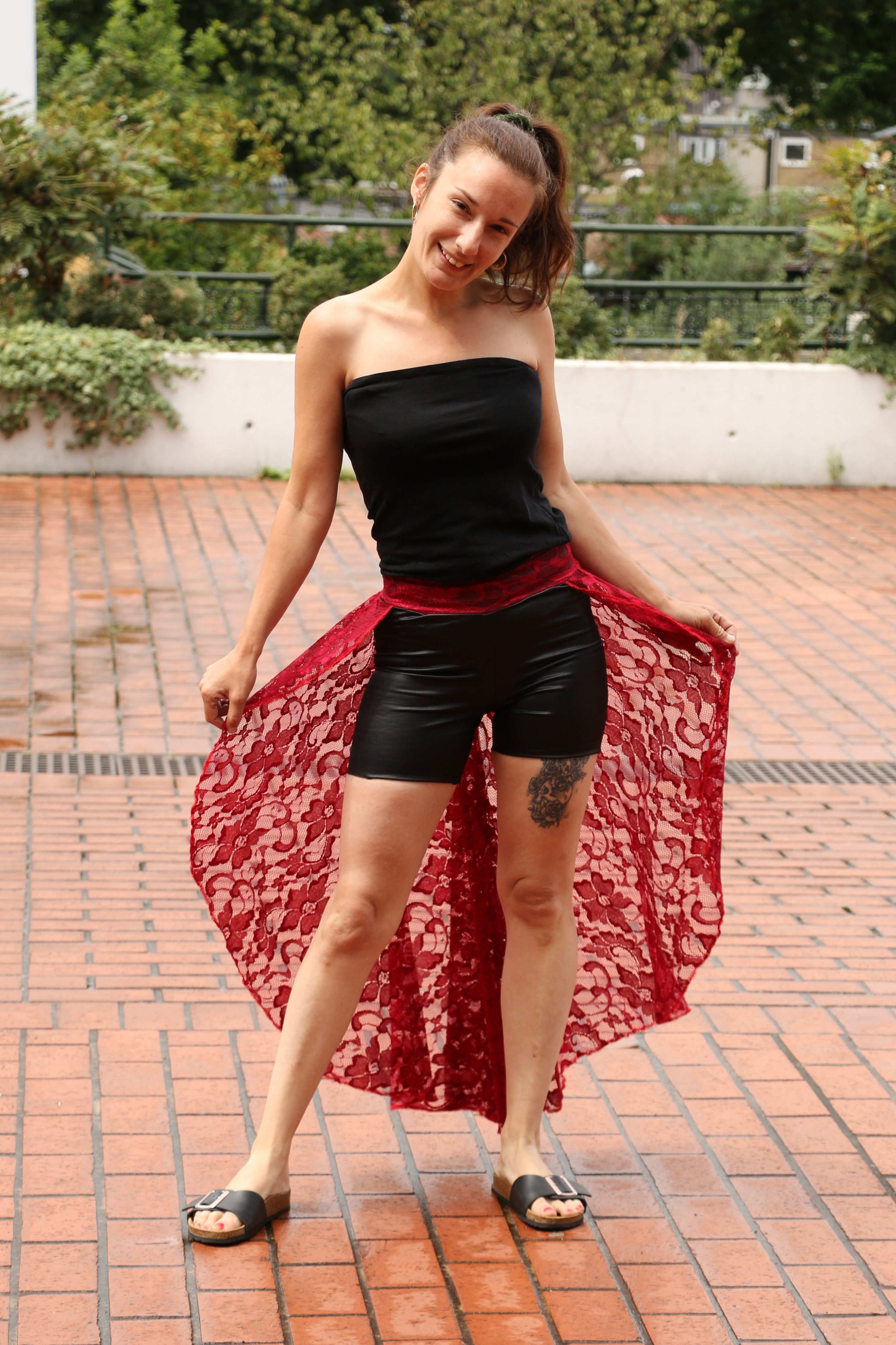 easy lace skort sewing pattern for women by Ellie and Mac PDF sewing patterns. Easy beginner friendly sewing patterns. Knit fabric skort. DIY sewing style.