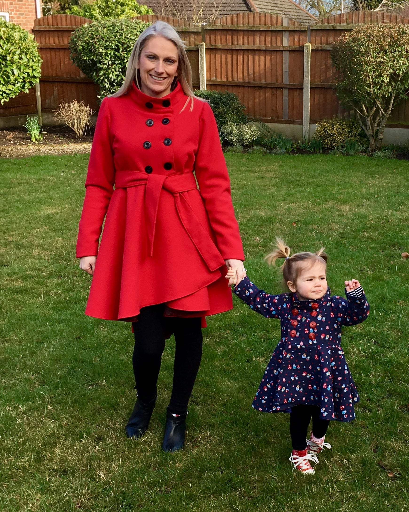 Beautiful handmade jacket with hi-low hemline in woven fabrics. PDF sewing pattern with video tutorial.