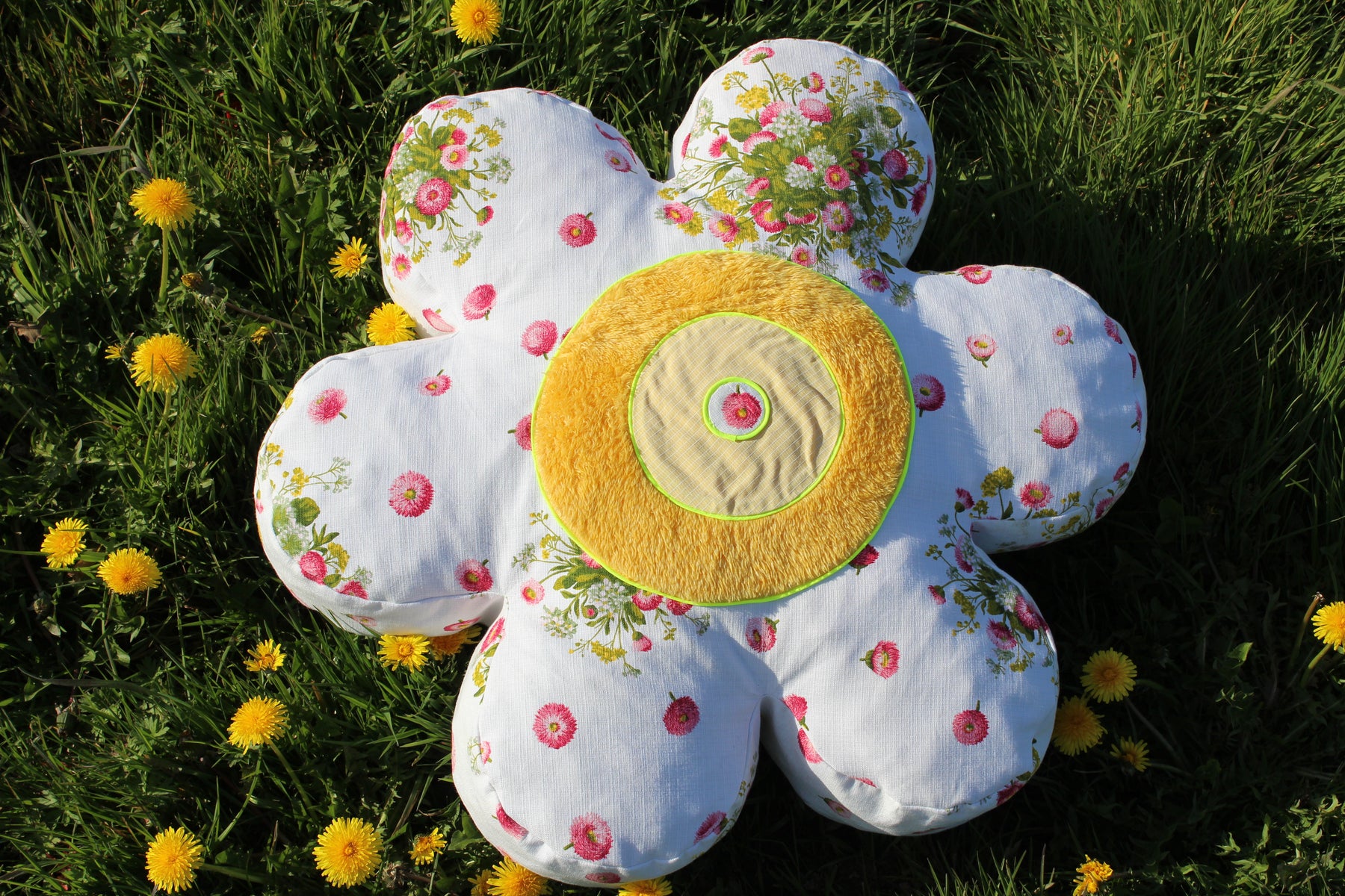 Makayah Flower Pillow Sewing Pattern