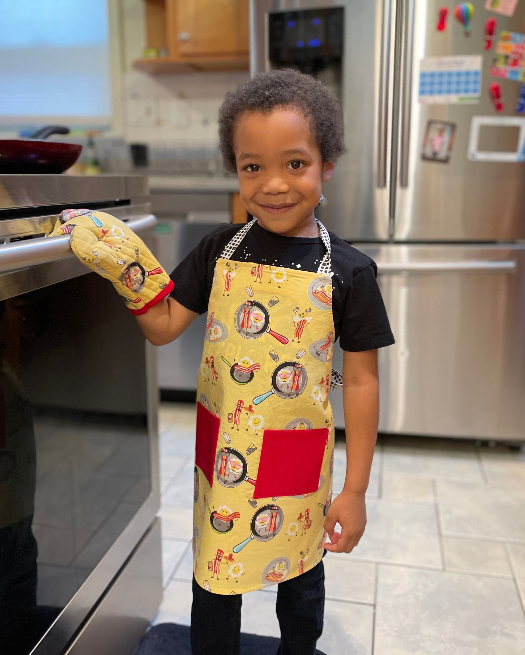 Baking Fun Pattern: Apron & Oven Mitt