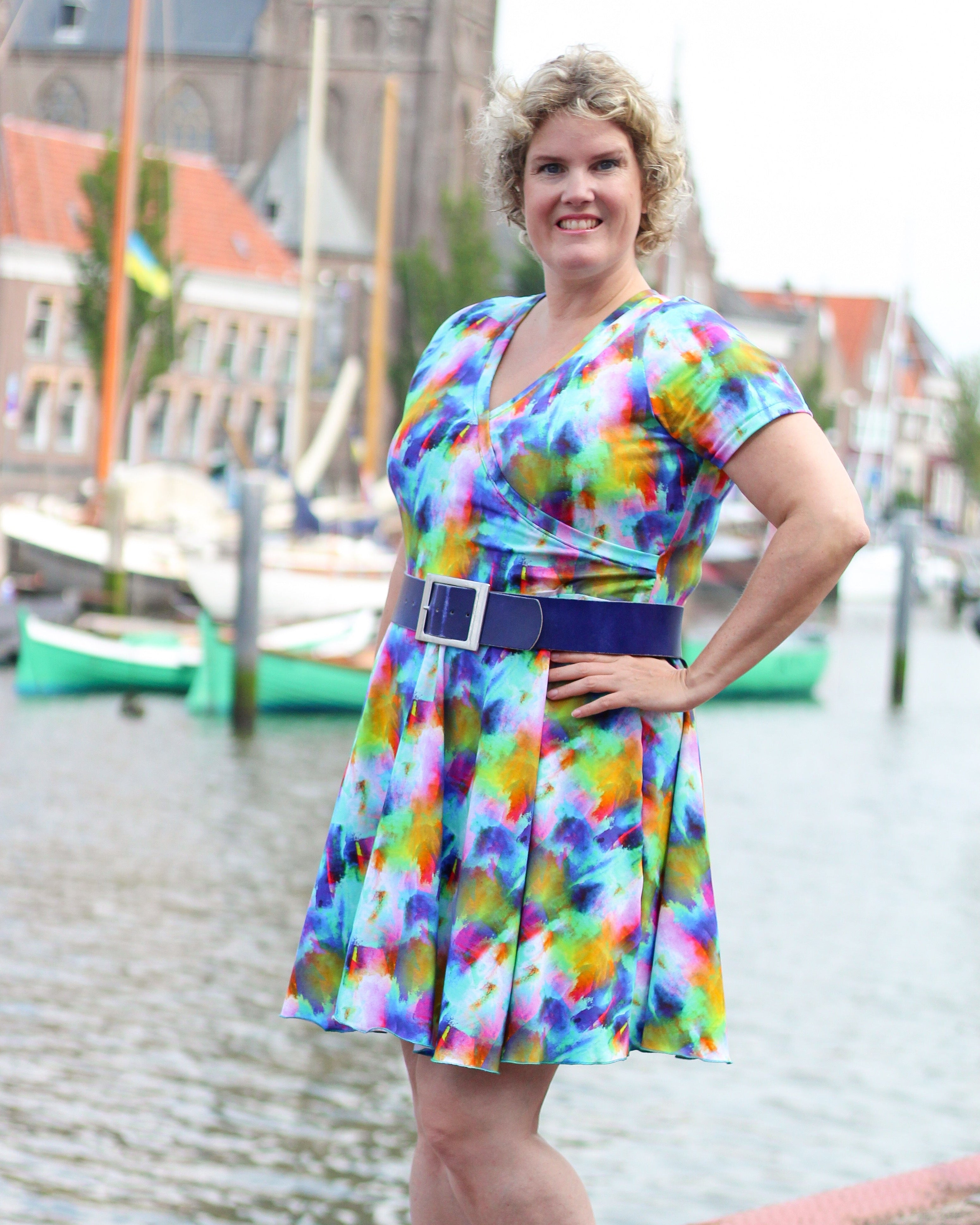 Modern sewing patterns with video tutorials, projector files, and A0 files. 